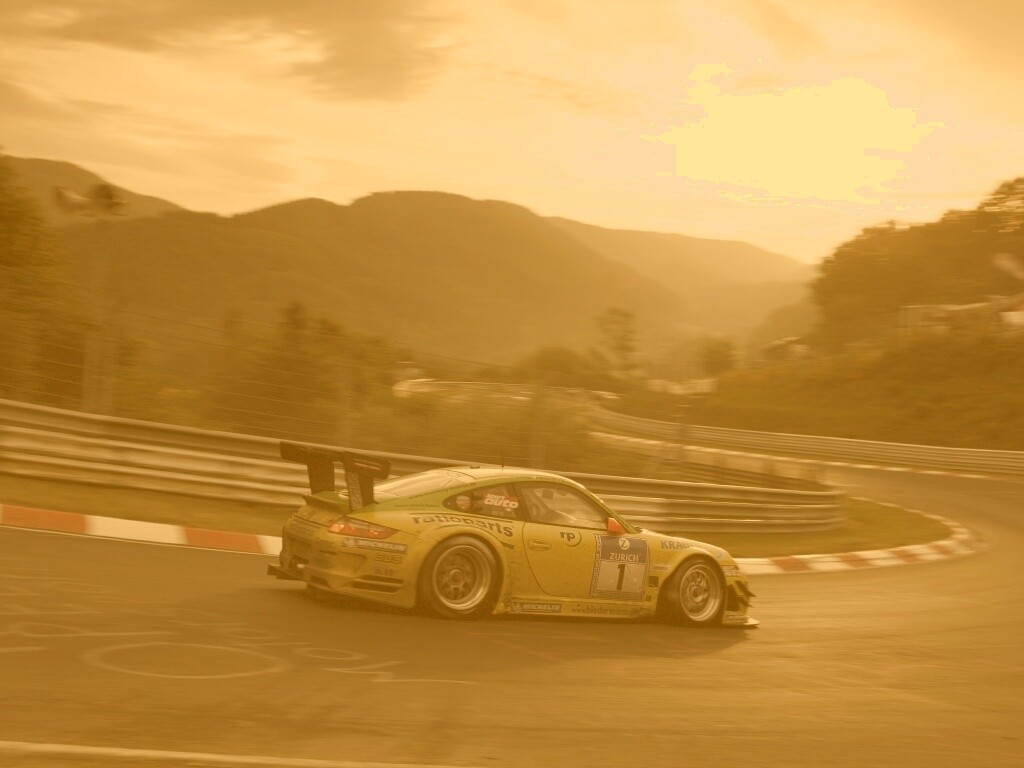 Гоночная трасса в горах и Порше обои