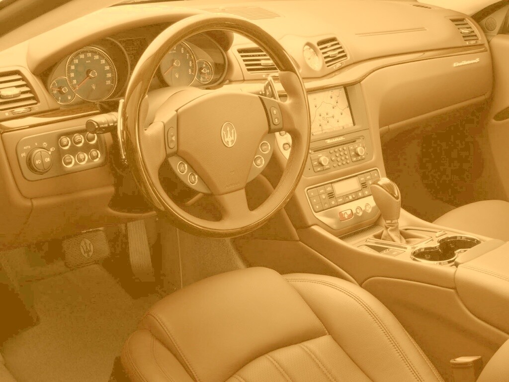 Салон Maserati Granturismo обои