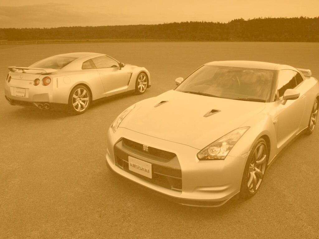 Nissan с двух ракурсов обои