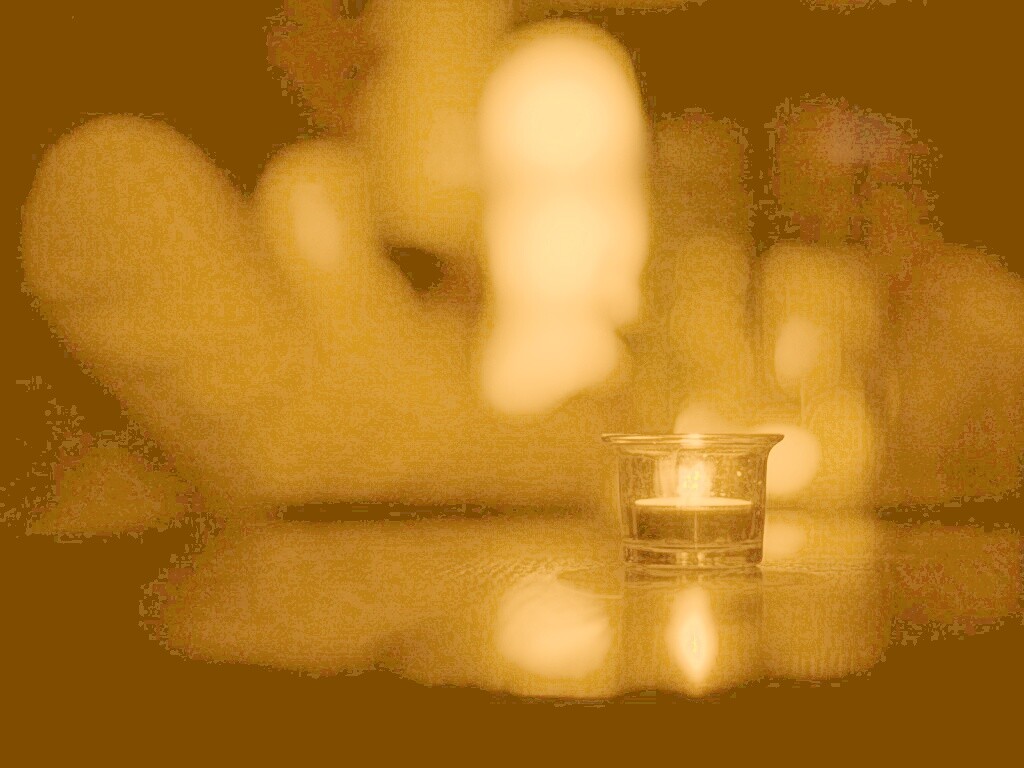 Свеча во тьме обои