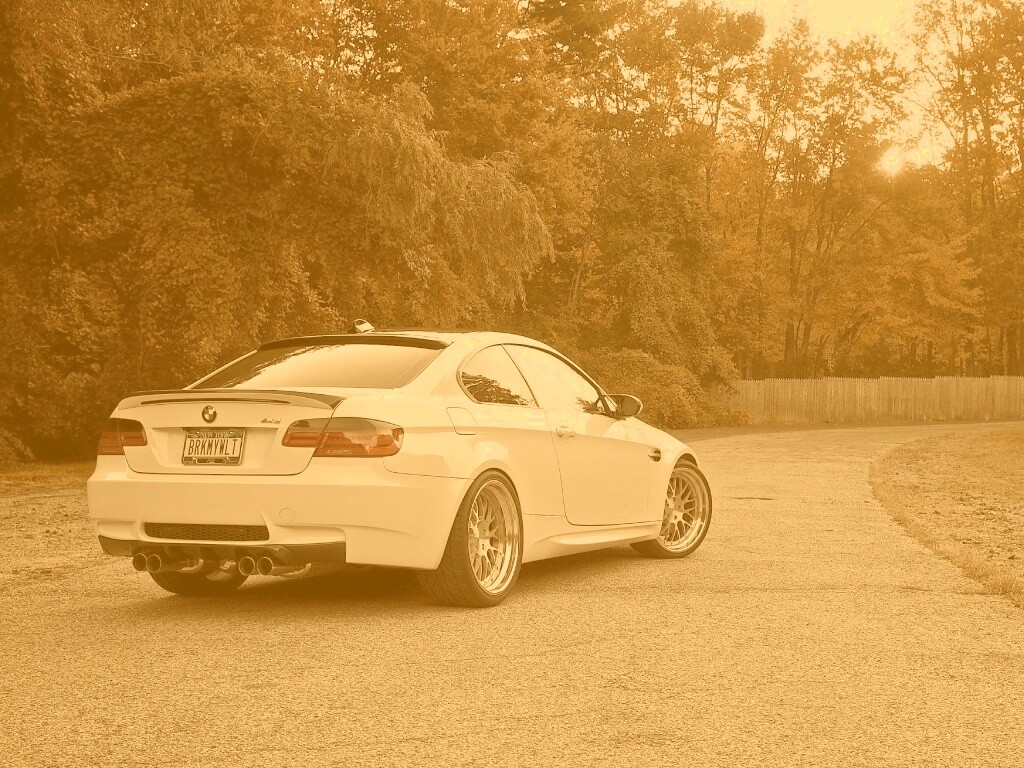 Белый BMW M3 обои