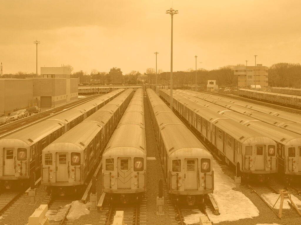 Вагоны метро на стоянке обои