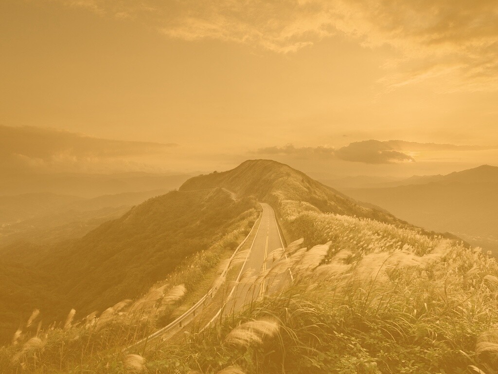 Дорога вдоль вершины холма обои