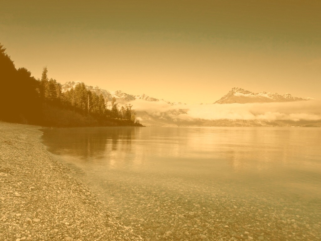 Озеро в предгорье обои