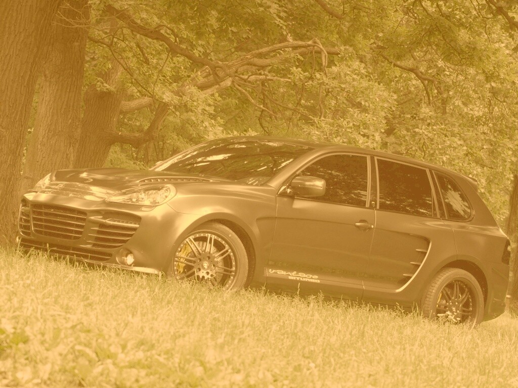 Концепт внедорожника в лесу обои