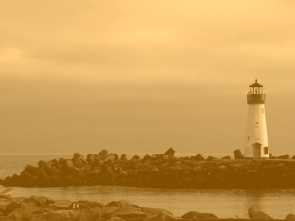 Маяк в порту Санта-Круз обои