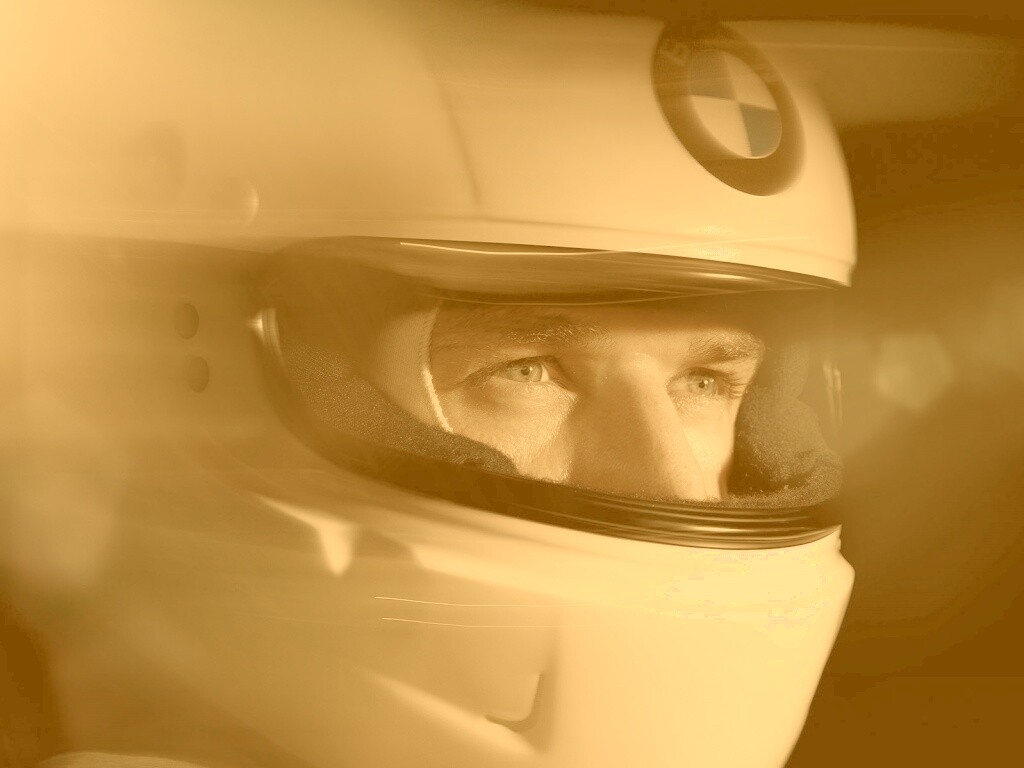 Гонщик BMW обои