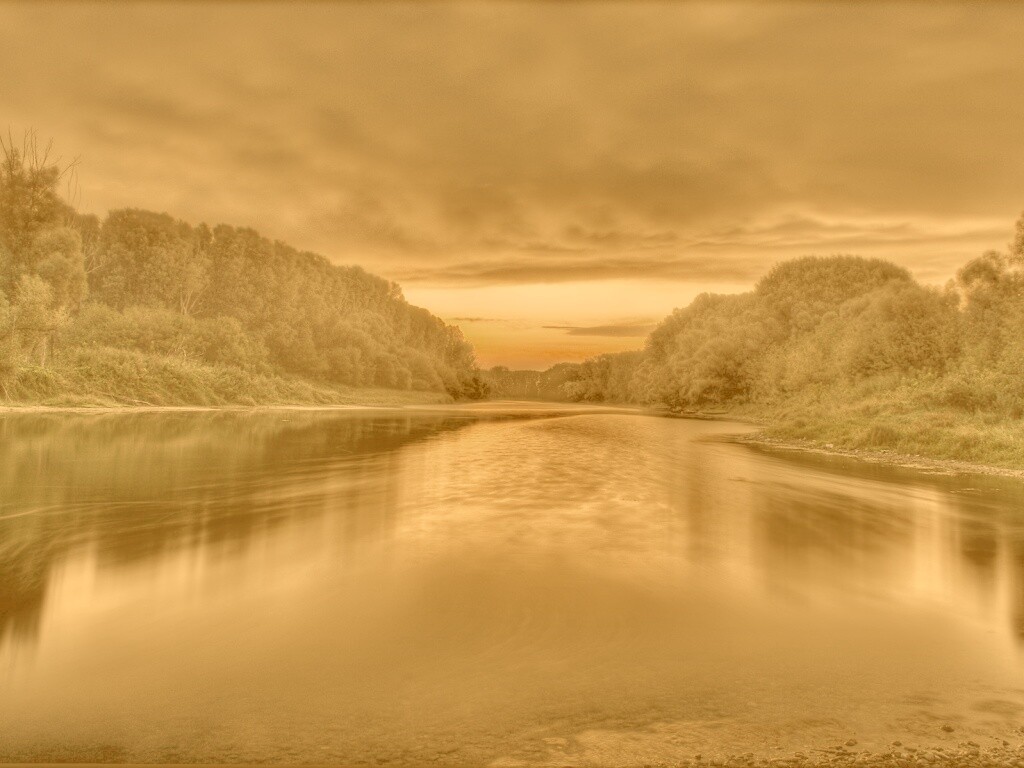 Багровый закат и водная гладь обои