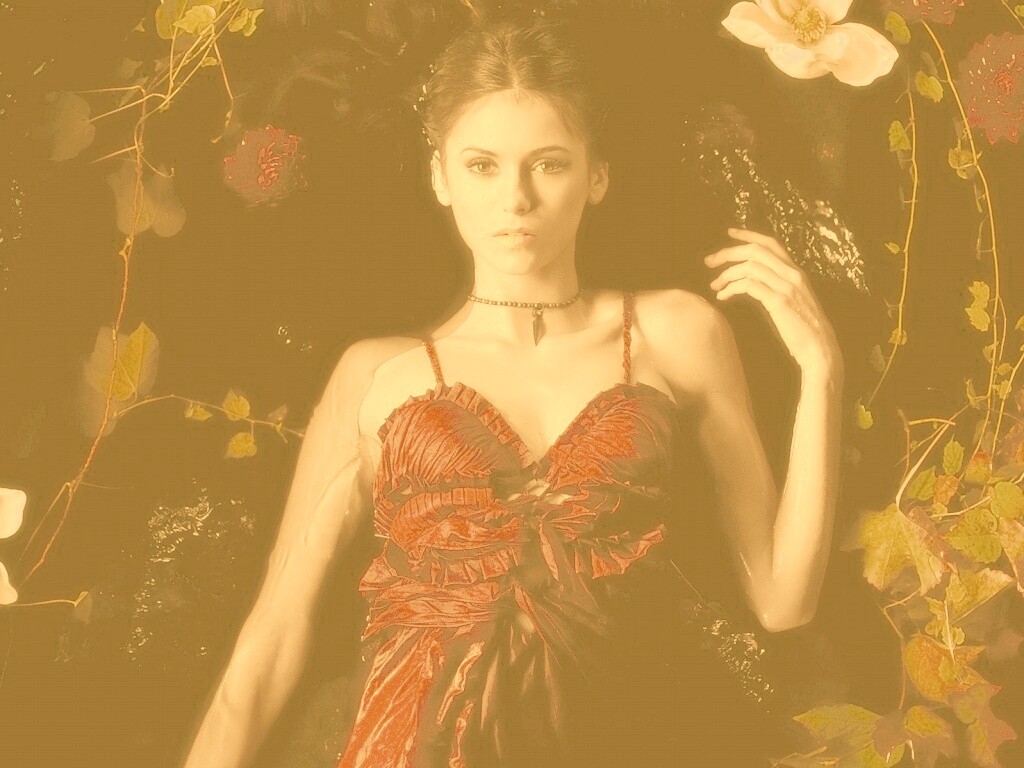 Женщина в красном платье обои