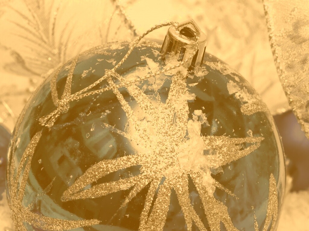 Синий елочный шар обои