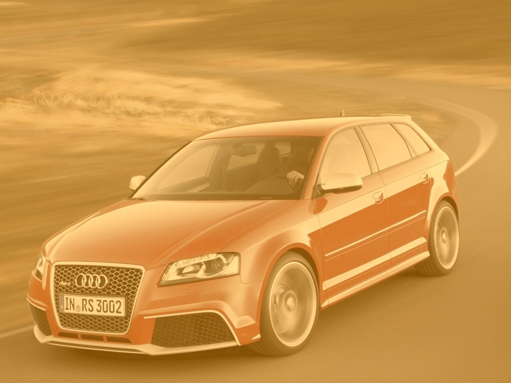 Красная ауди мчится по извилистой дороге обои