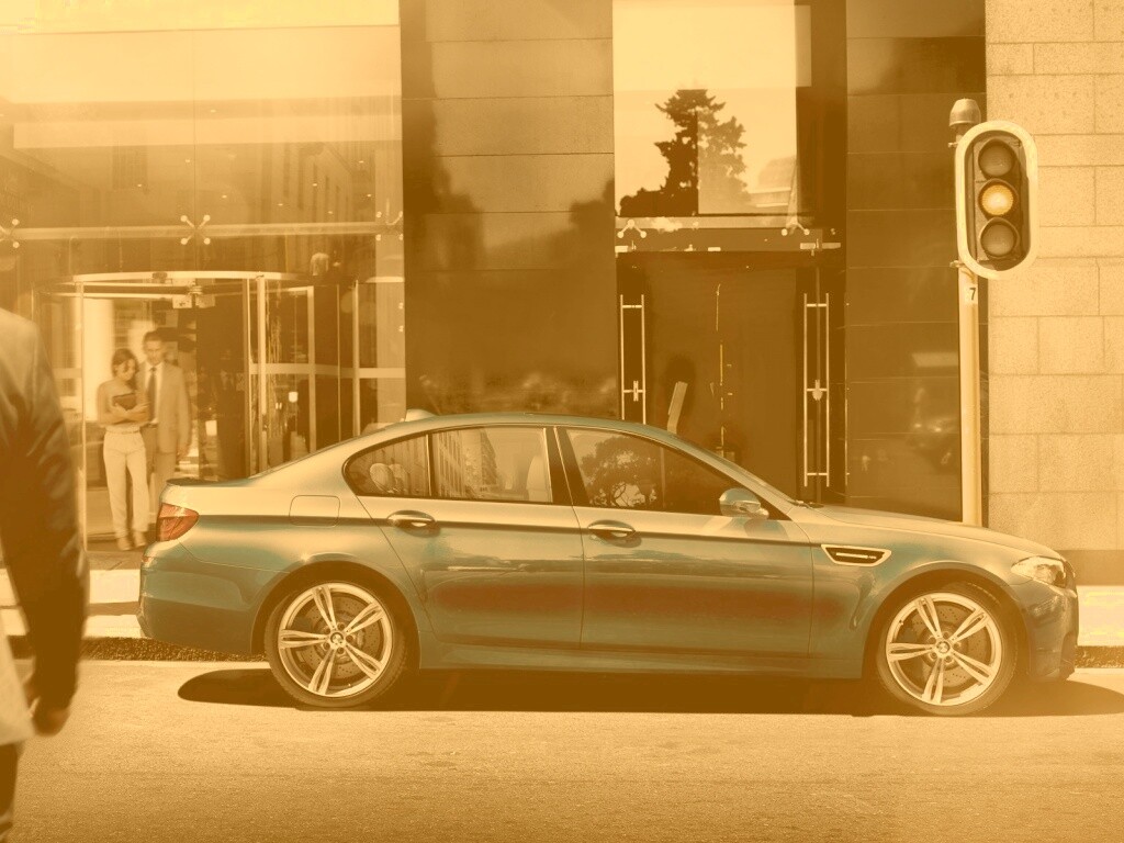 BMW F10 на светофоре обои