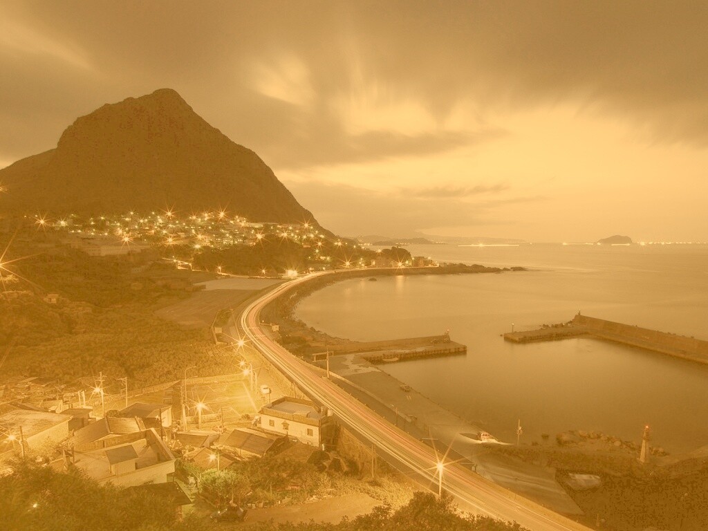 Городок у моря обои