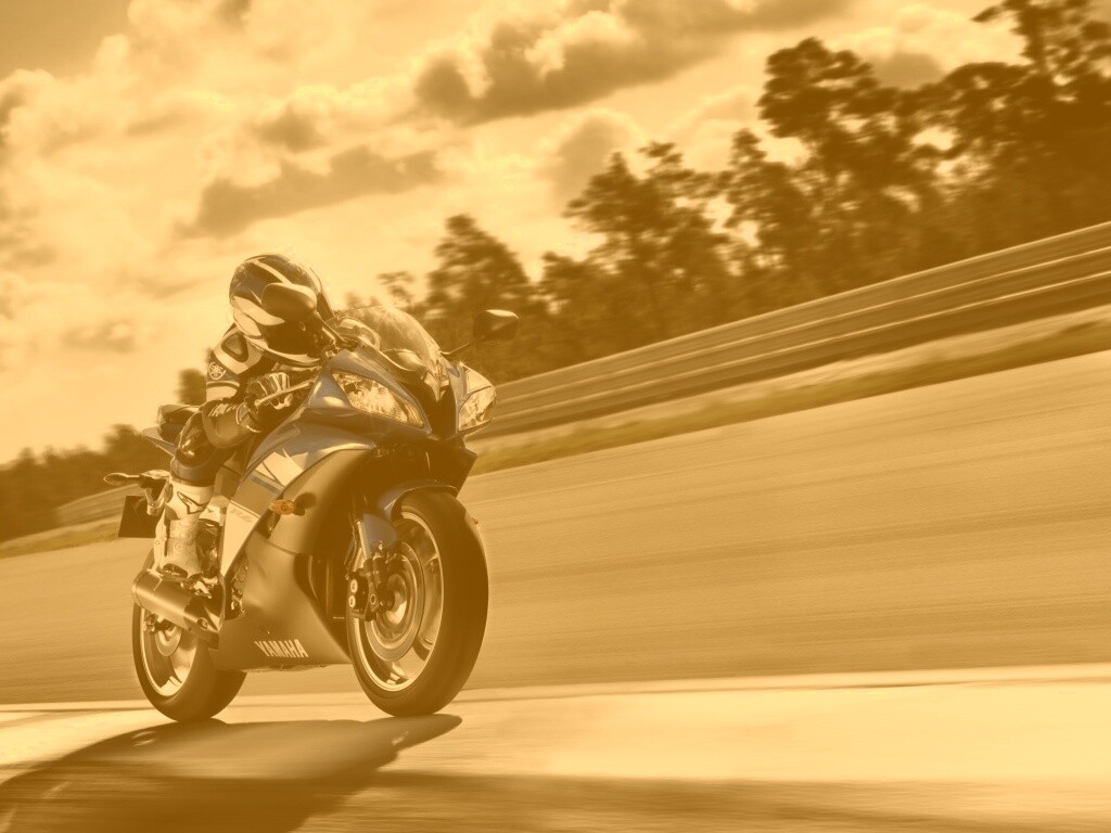 Мотоциклист на треке обои