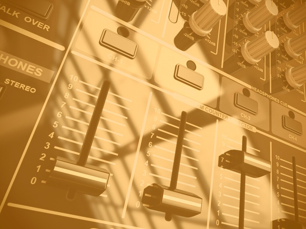 Пульт диджея и отражение на нем обои