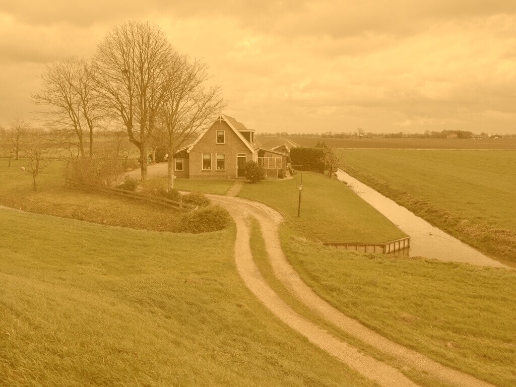 Дом в поле обои