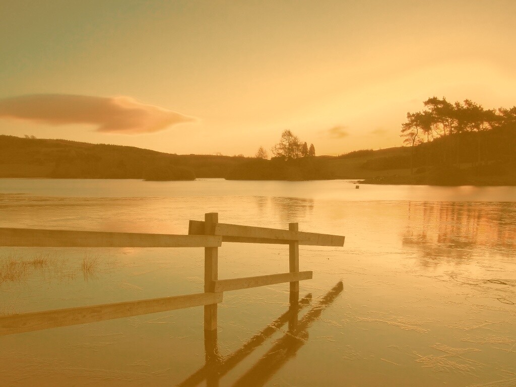 Красивый закат на озере обои