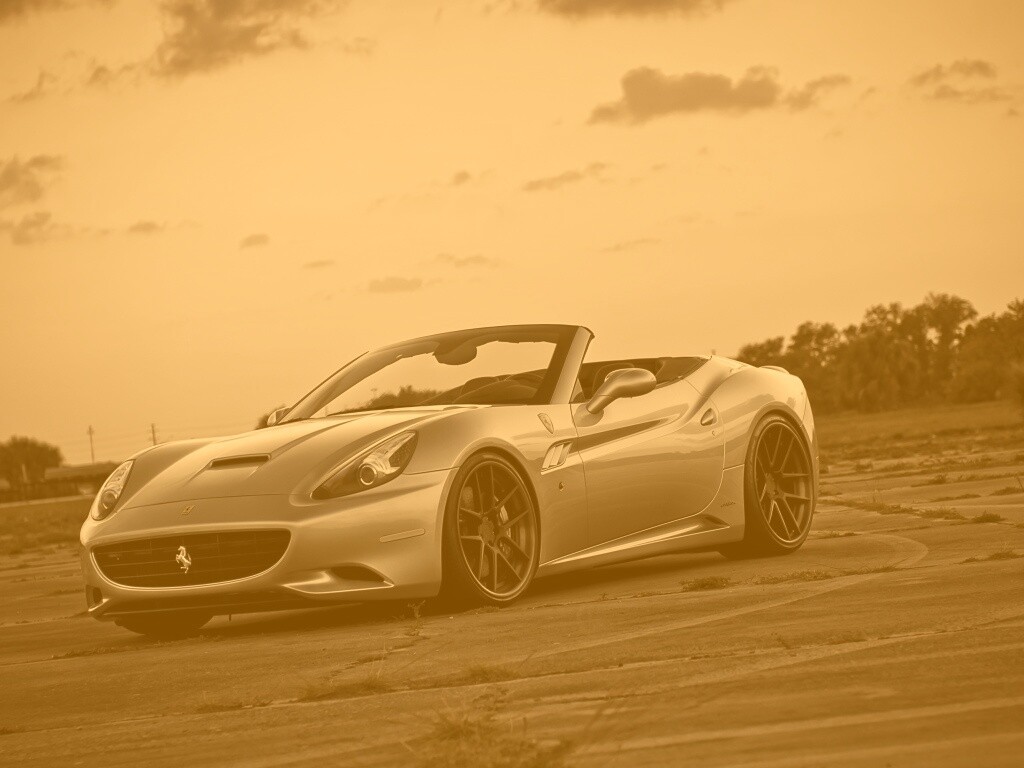 Ferrari на взлетном поле обои