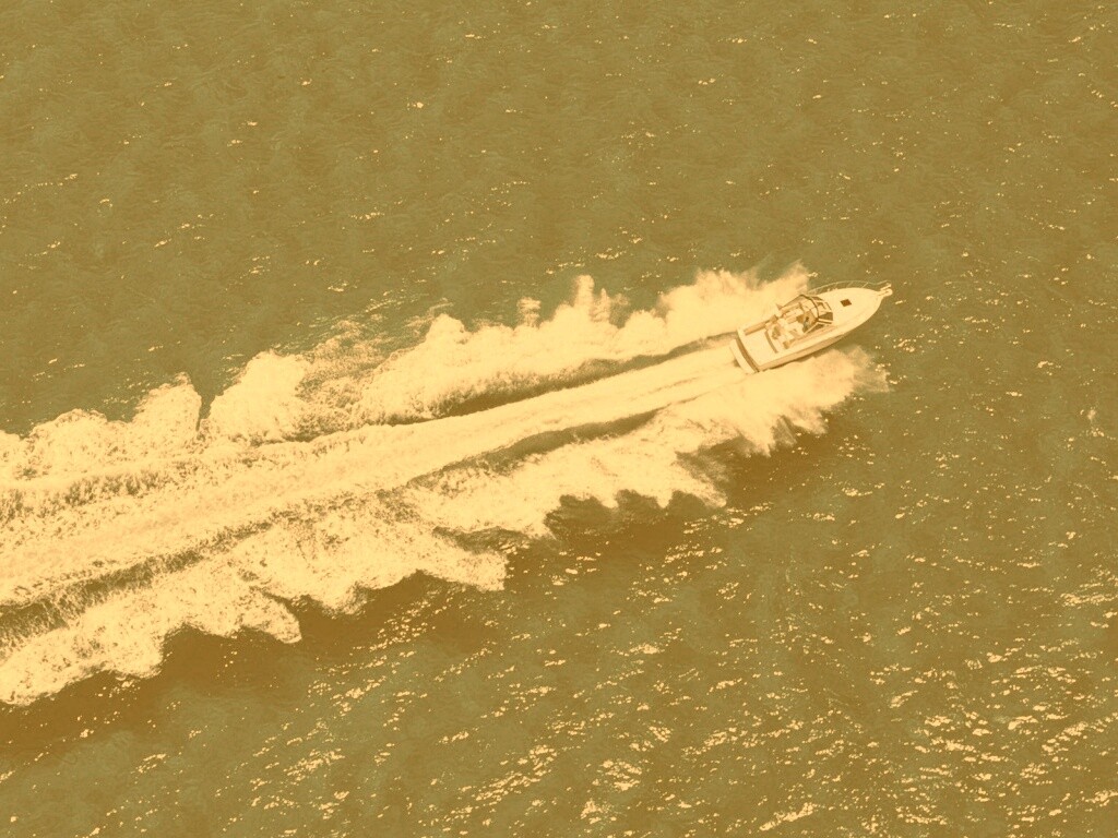 Вид на катер обои