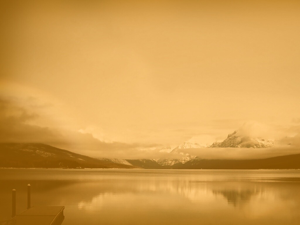 Спокойное горное озеро обои