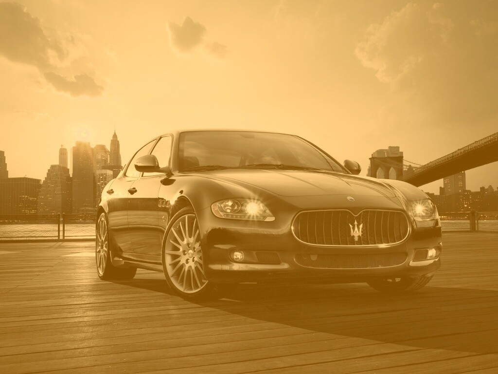 Черная мазерати на пирсе обои