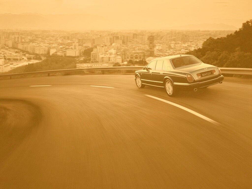 Черный Бентли на повороте обои