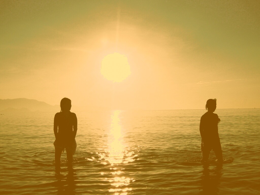 Море, солнце, девушки обои