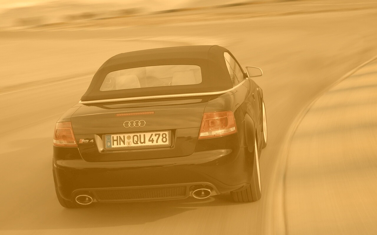 Audi RS 4 с тряпичной крышей обои