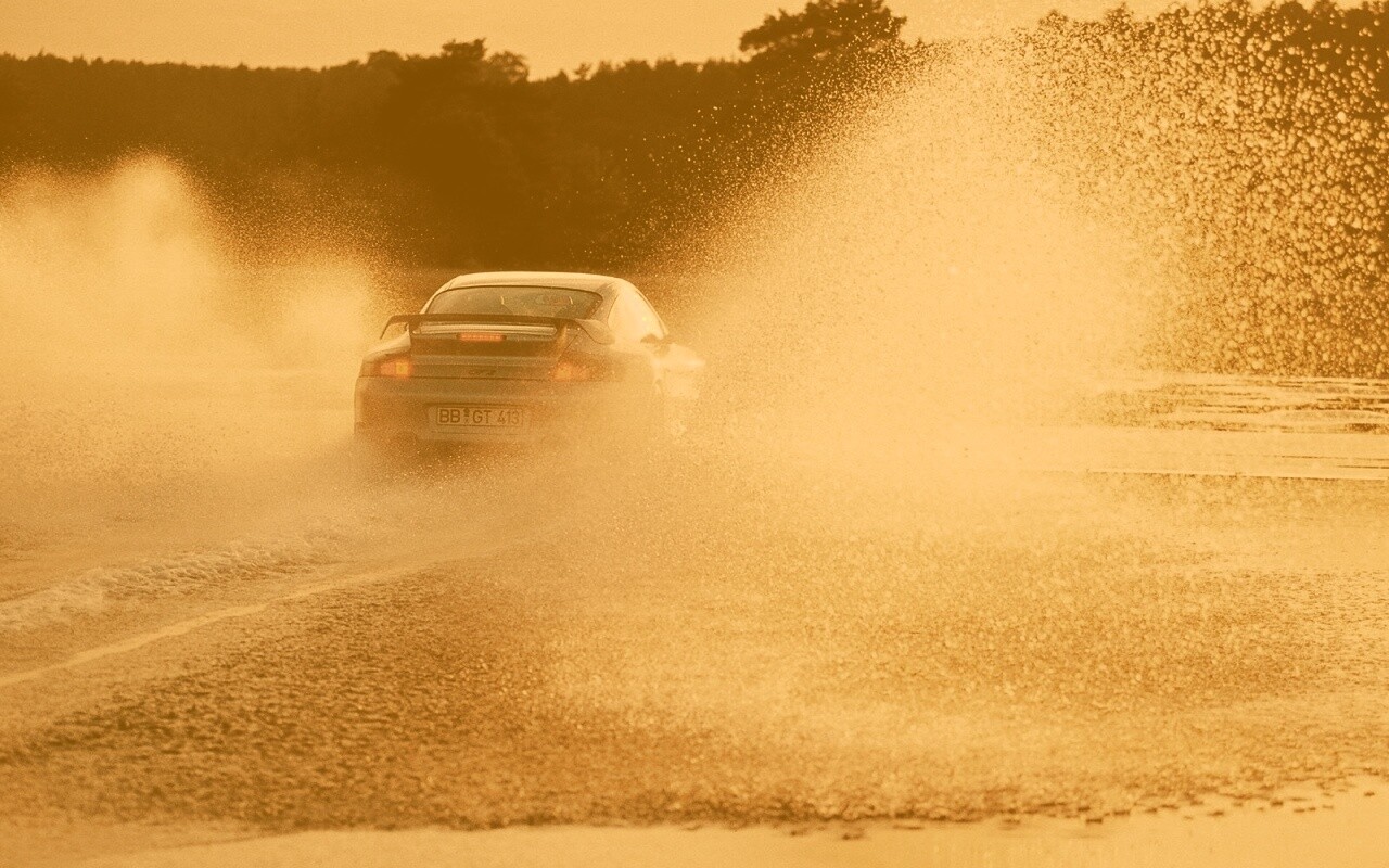 Брызги из под колес обои