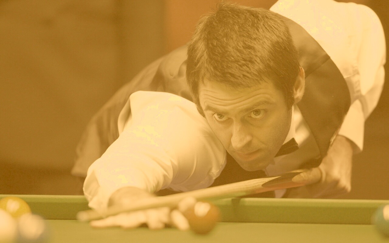 Игрок в бильярд обои