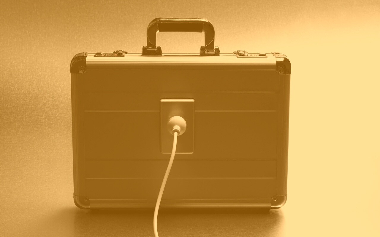 Розетка на кейсе обои