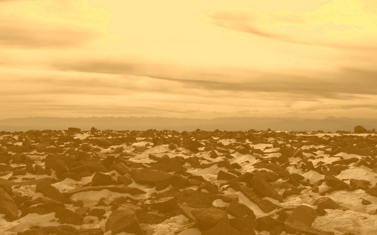 Заснеженная каменистая равнина обои