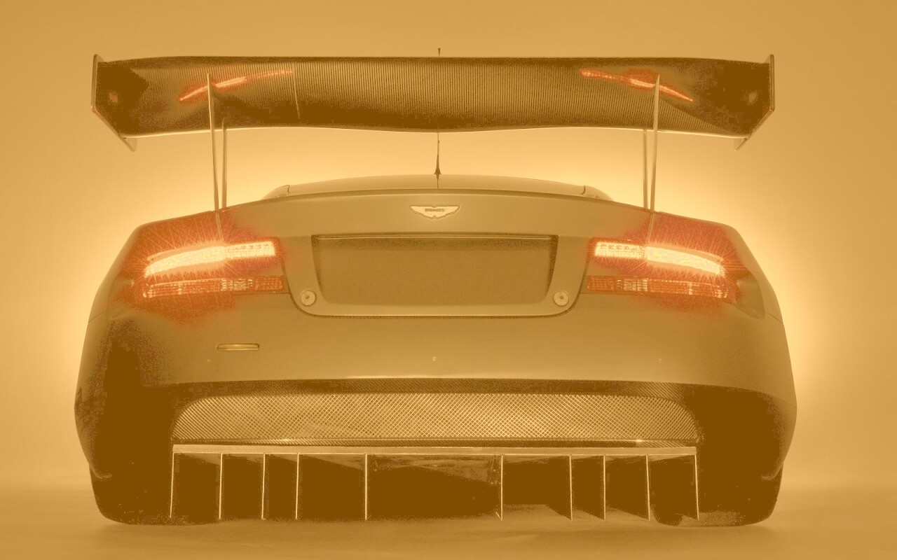 Красные задние фары спорткара обои