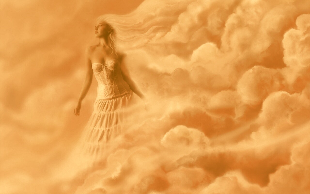 Девушка на облаках обои