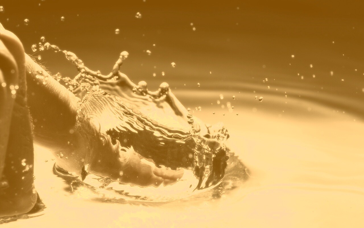 Палец в воде обои