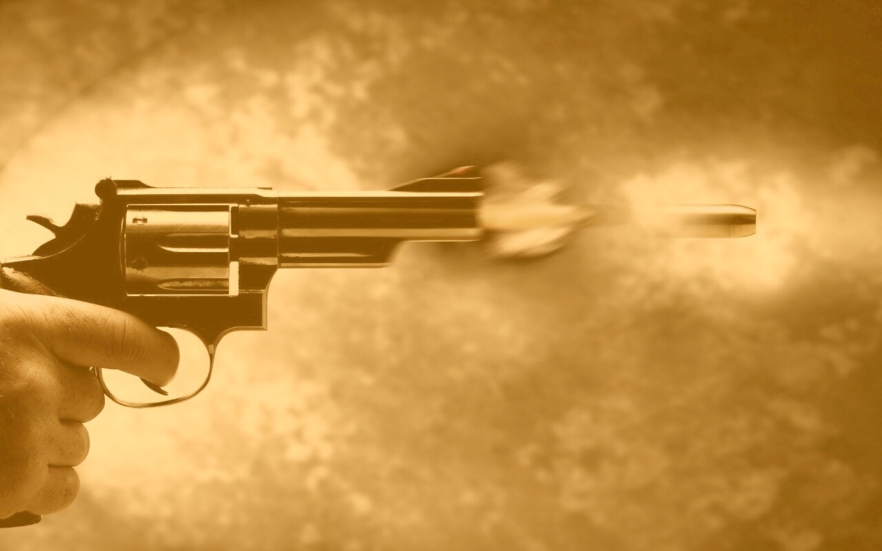 Выстрел из револьвера обои