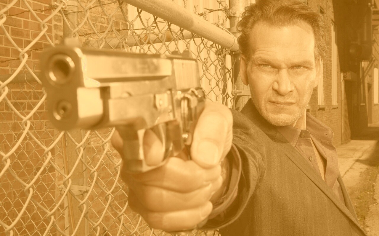 Патрик Суэйзи с пушкой обои