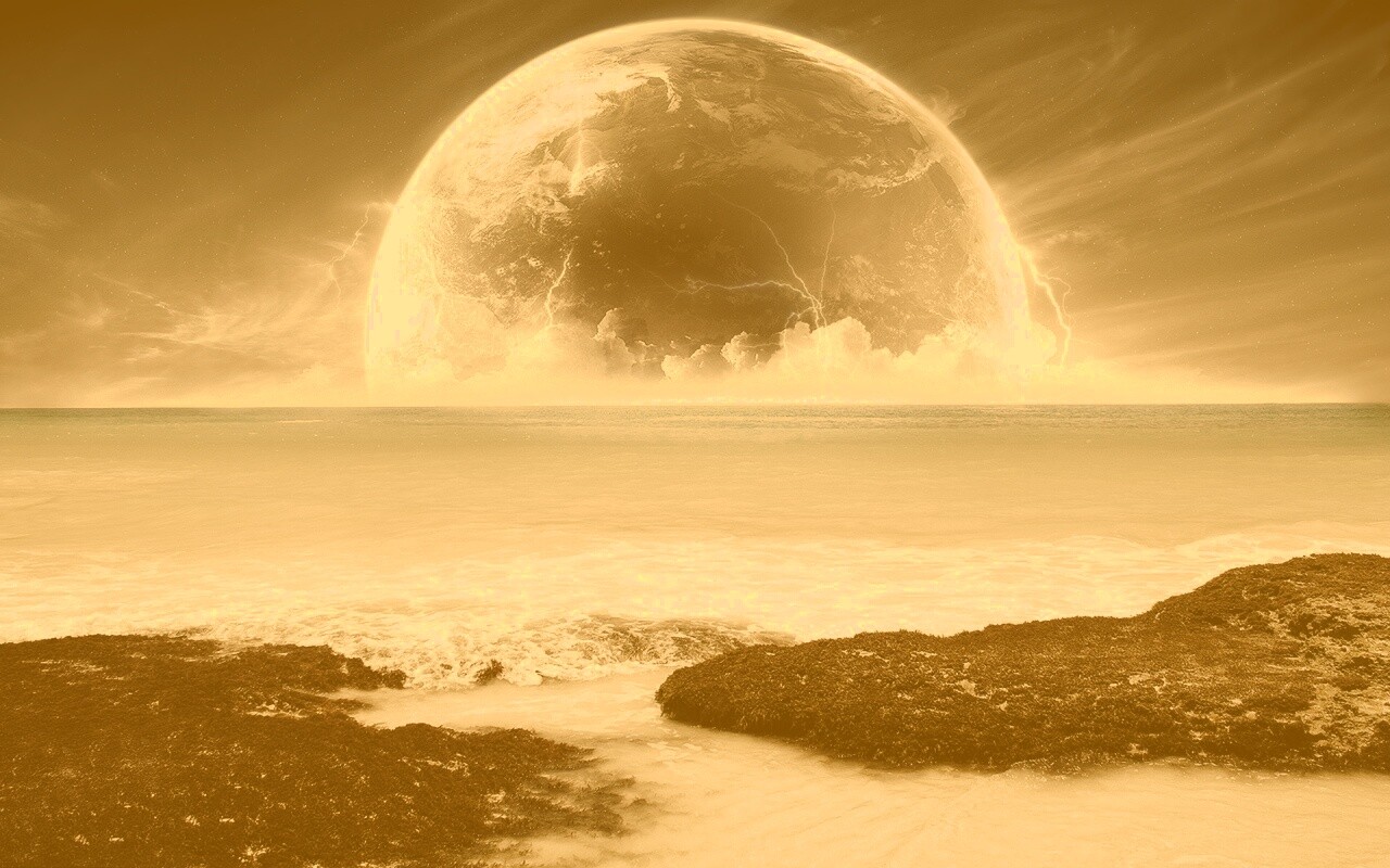 Огромная луна над океаном обои