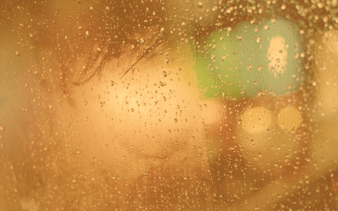 Огни за мокрым стеклом обои