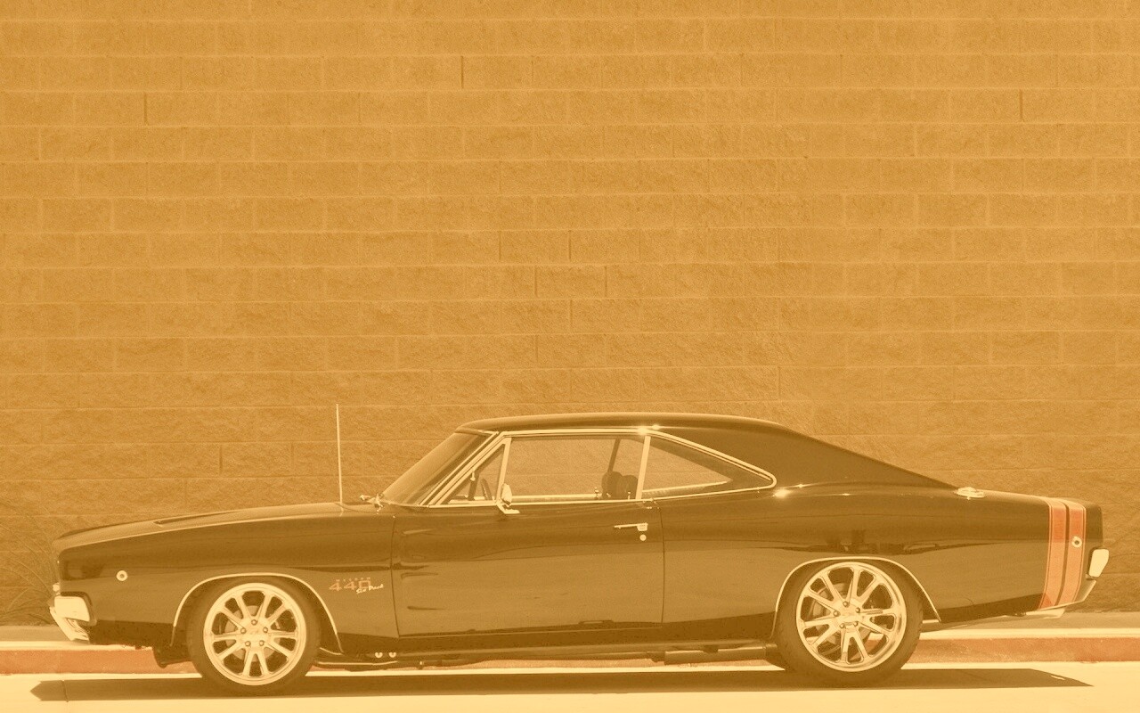 Черный Додж у стены обои