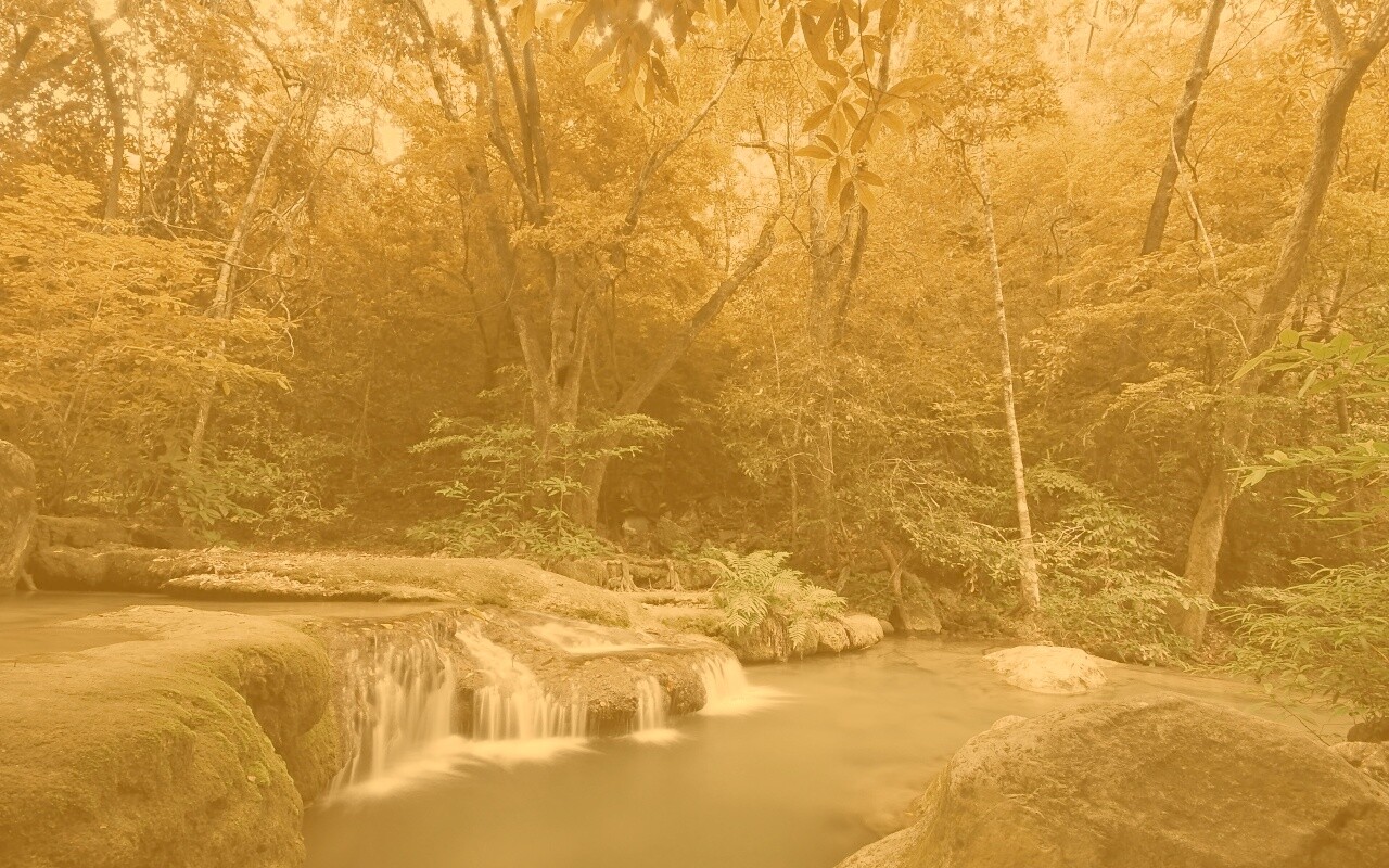 Водопадик в осеннем лесу обои