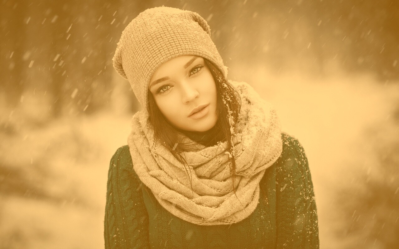 Девушка в снегопад обои