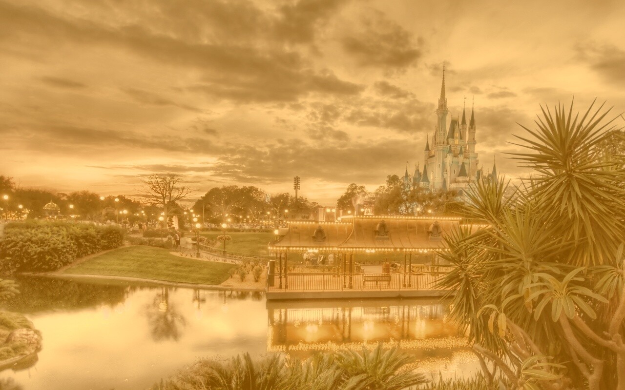 Диснеёленд вечером обои