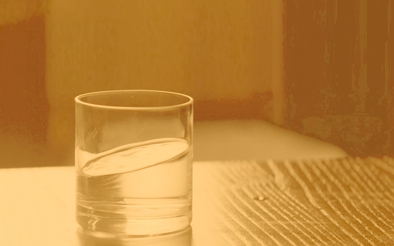 Стакан воды из Начала обои