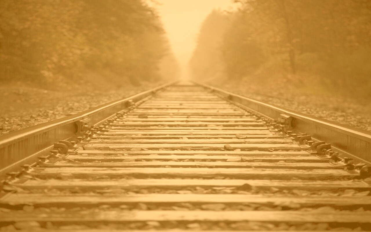 Железная дорога после дождя обои