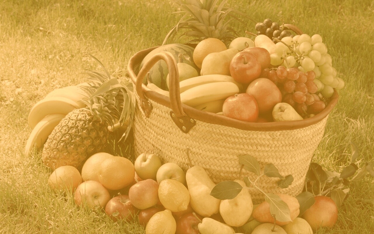 Корзина с фруктами обои