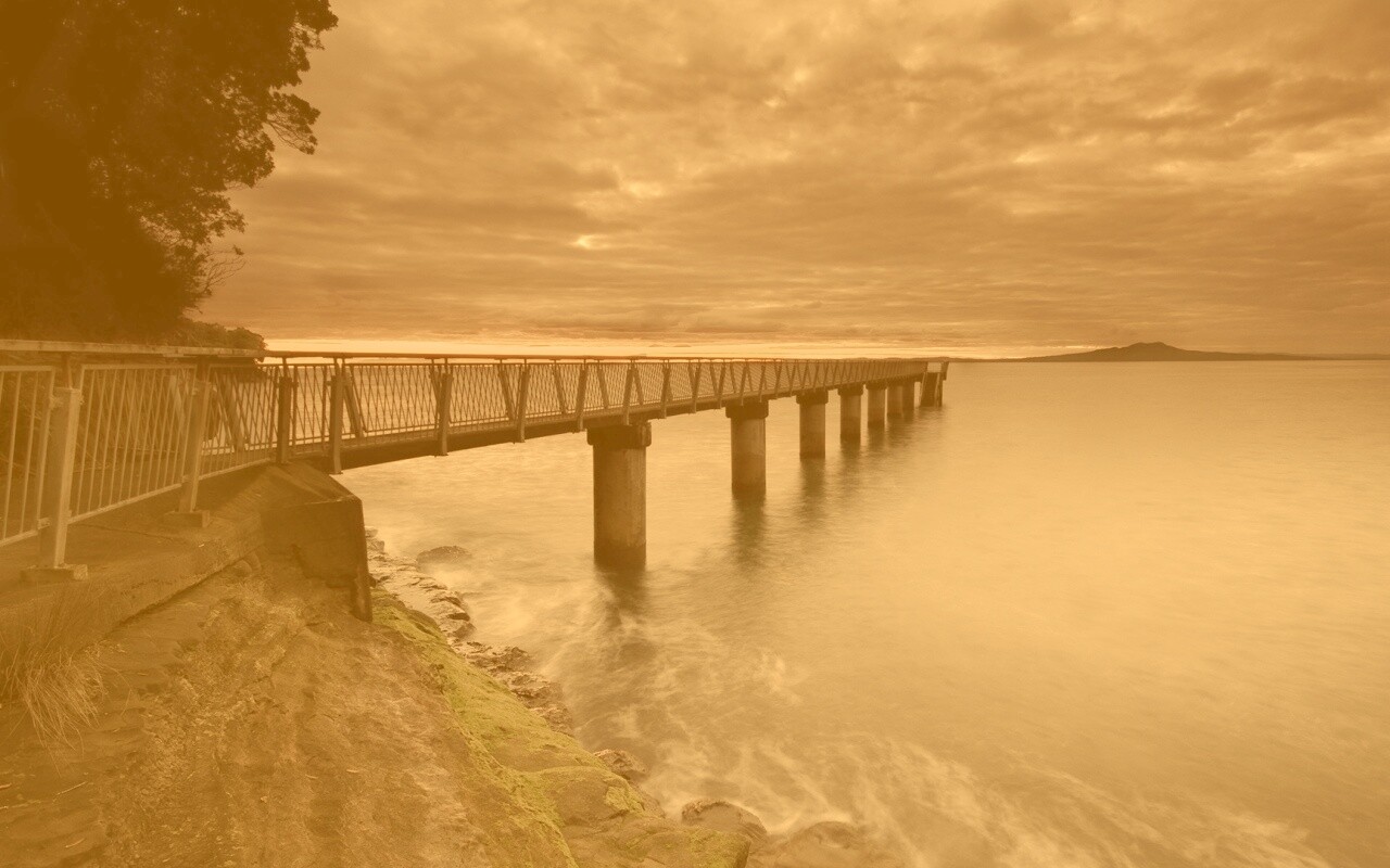 Уходящий в даль причал обои