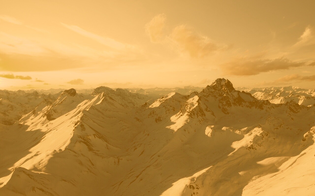 Залитые солнцем горы обои