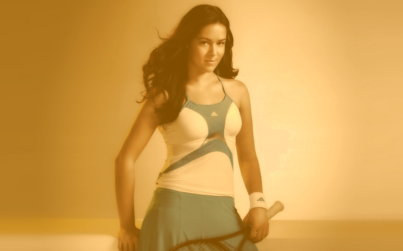 Анна иванович в форме от Adidas обои