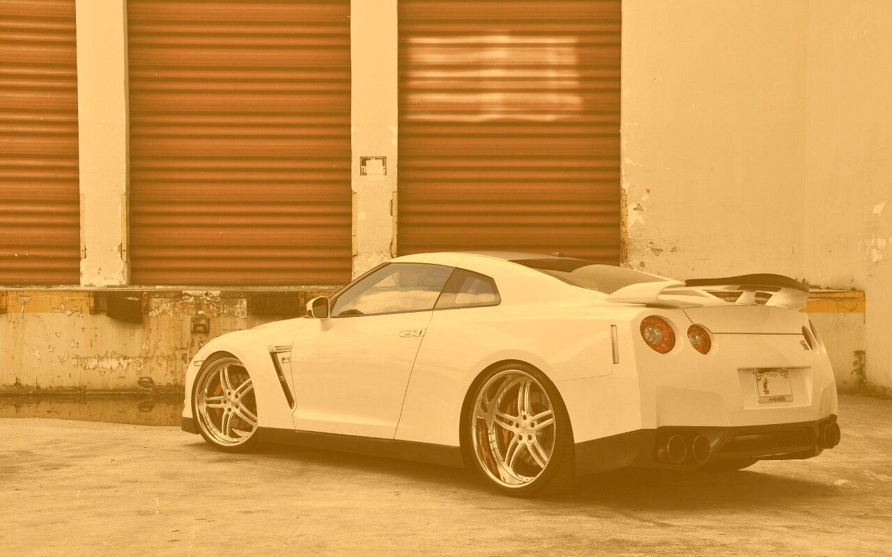 Спортивный Nissan обои